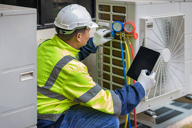 Professional Hvac technician working in Edison, OH
